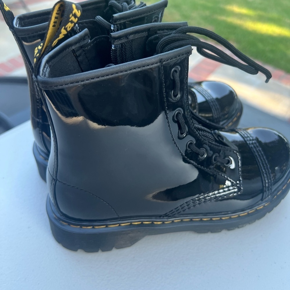Dr. Martens Black Patent Ankle Boots Junior/Ladies NWOT Size 5 - Picture 5 of 9